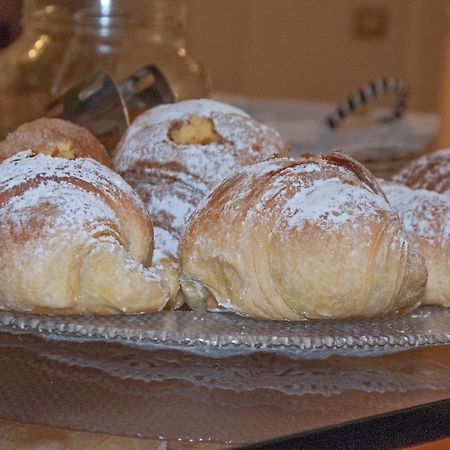 Domus Nova Residenza Il B&B Mantova Bagian luar foto