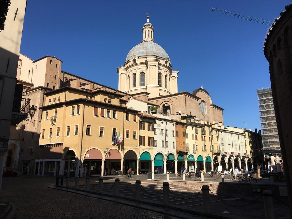 Domus Nova Residenza Il B&B Mantova Bagian luar foto