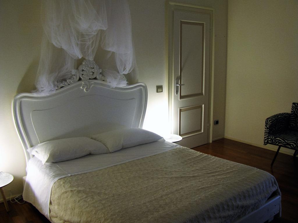 Domus Nova Residenza Il B&B Mantova Bagian luar foto