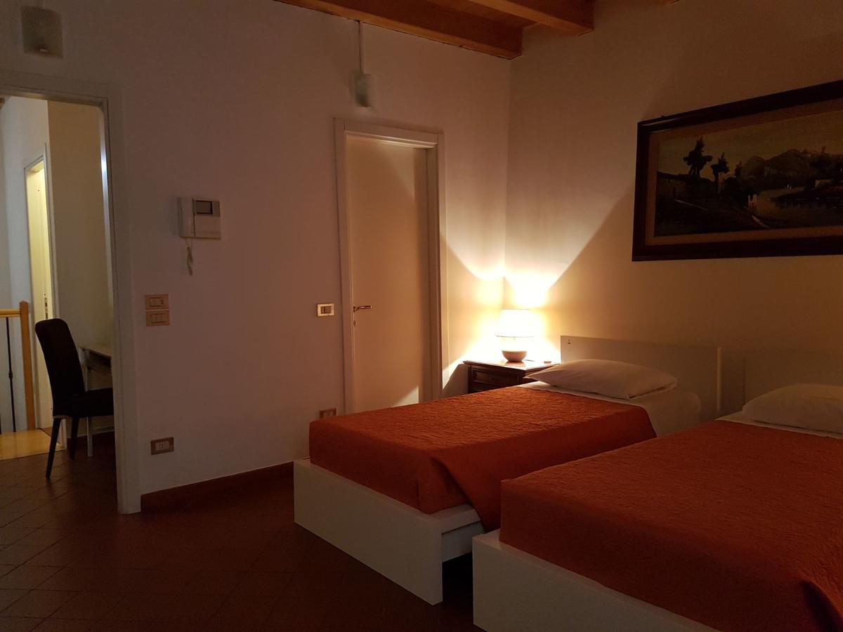 Domus Nova Residenza Il B&B Mantova Bagian luar foto