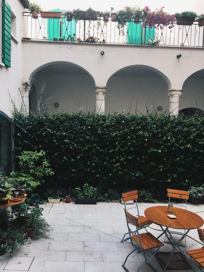 Domus Nova Residenza Il B&B Mantova Bagian luar foto