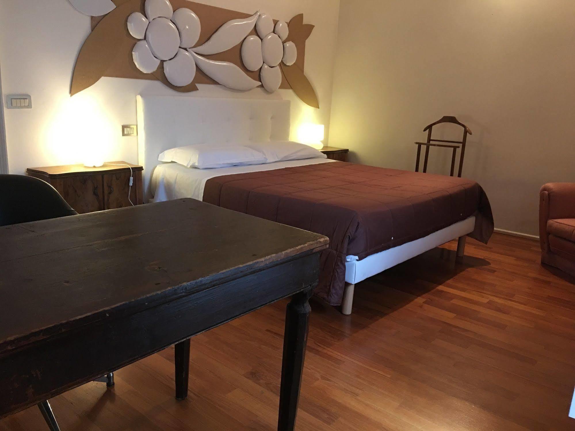 Domus Nova Residenza Il B&B Mantova Bagian luar foto