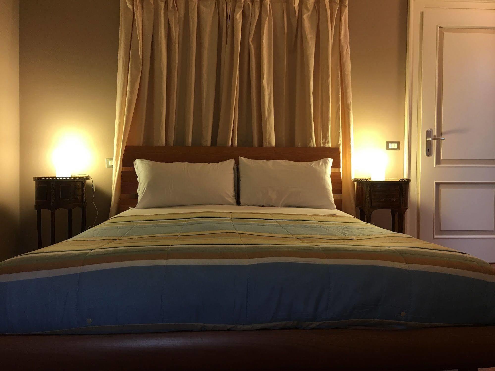Domus Nova Residenza Il B&B Mantova Bagian luar foto