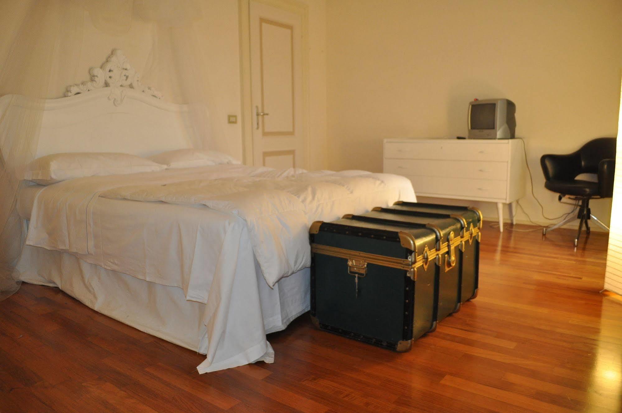 Domus Nova Residenza Il B&B Mantova Bagian luar foto