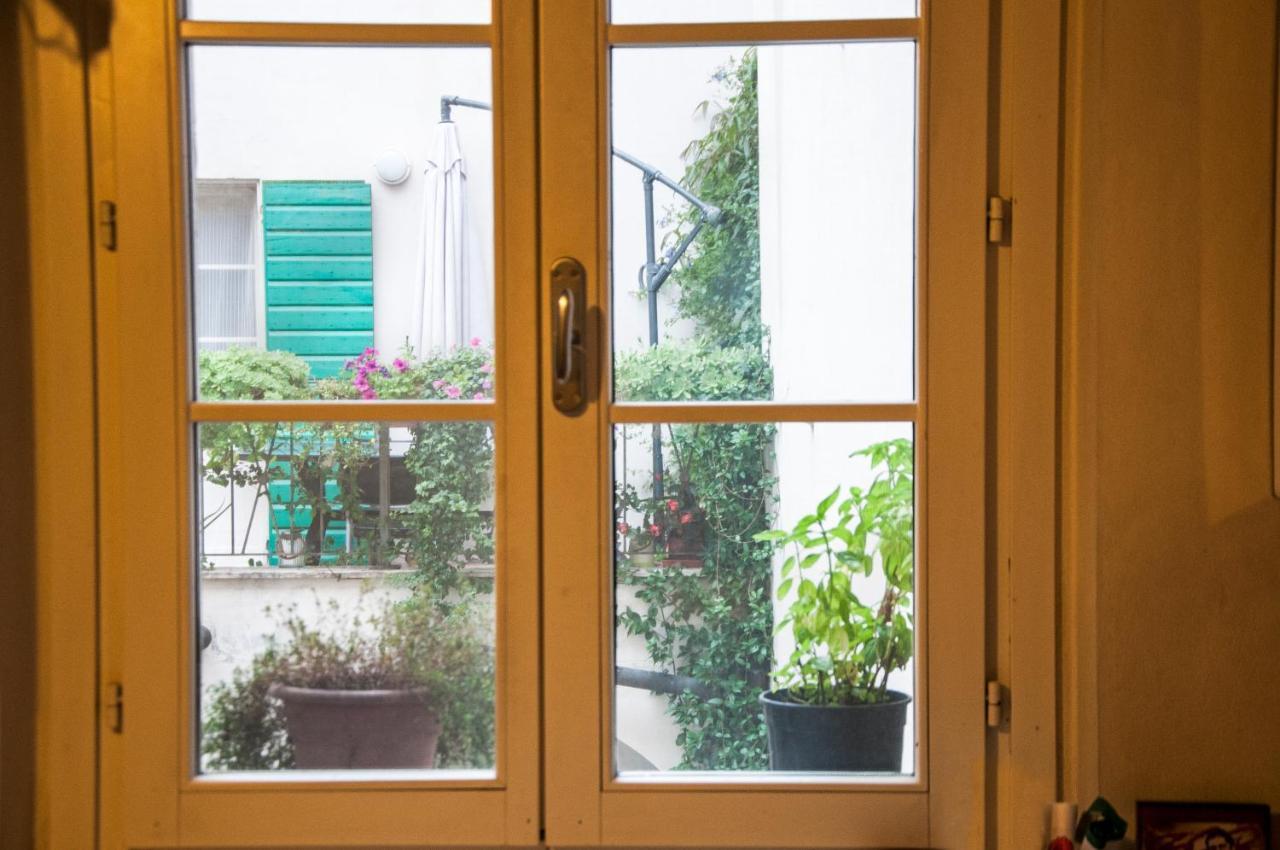 Domus Nova Residenza Il B&B Mantova Bagian luar foto